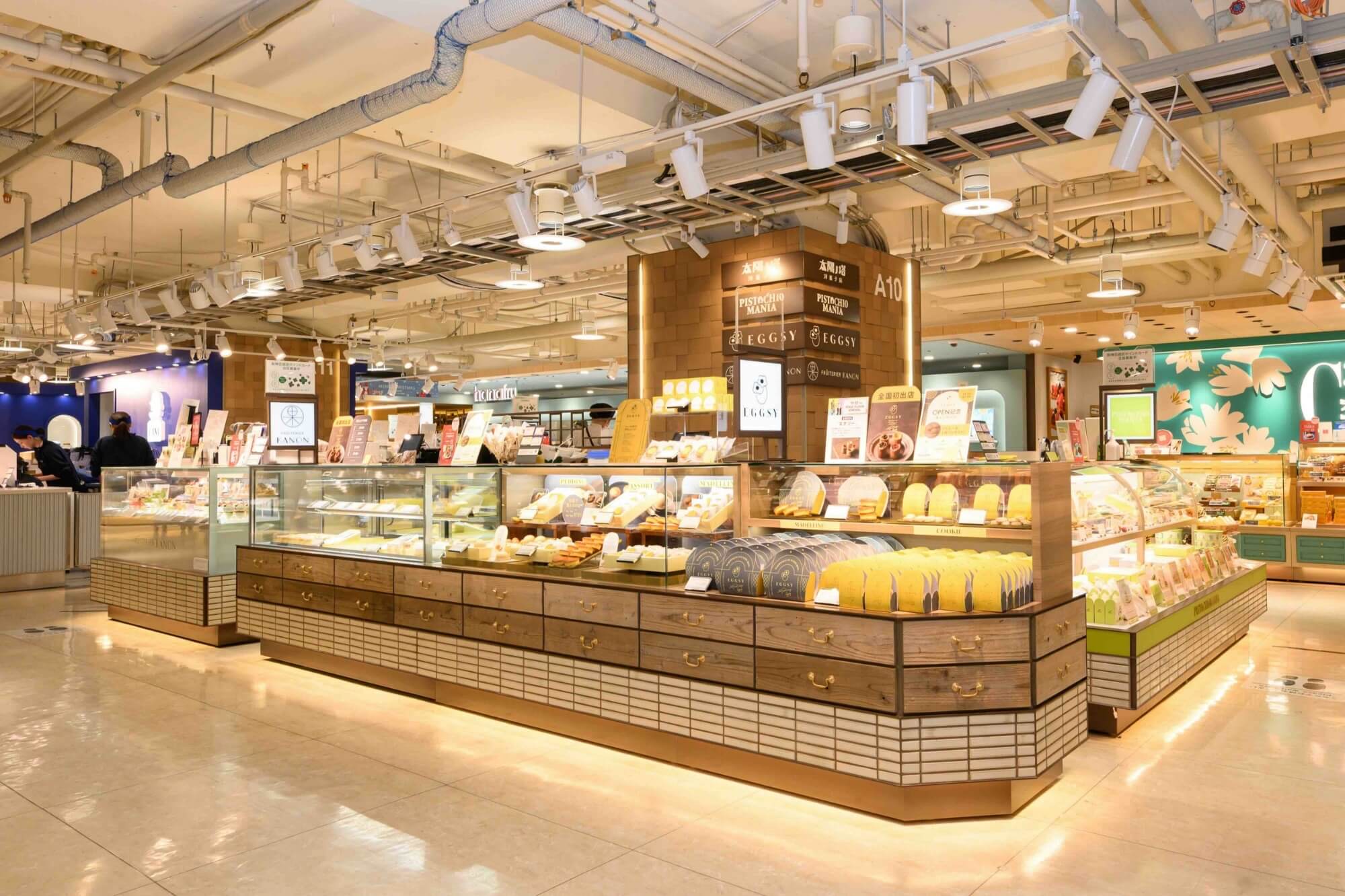 EGGSY 阪神梅田本店 外観