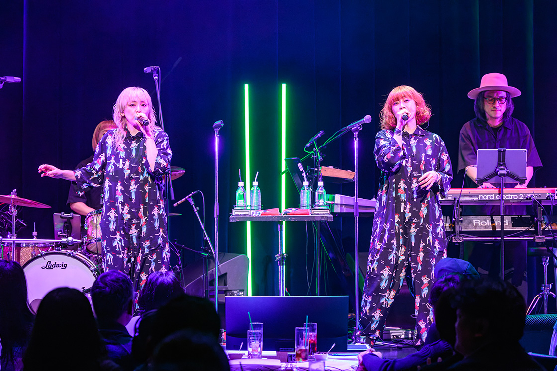 〈ジオ〉ブランド誕生35周年記念「PUFFY 貸切コンサート」inビルボードライブ東京