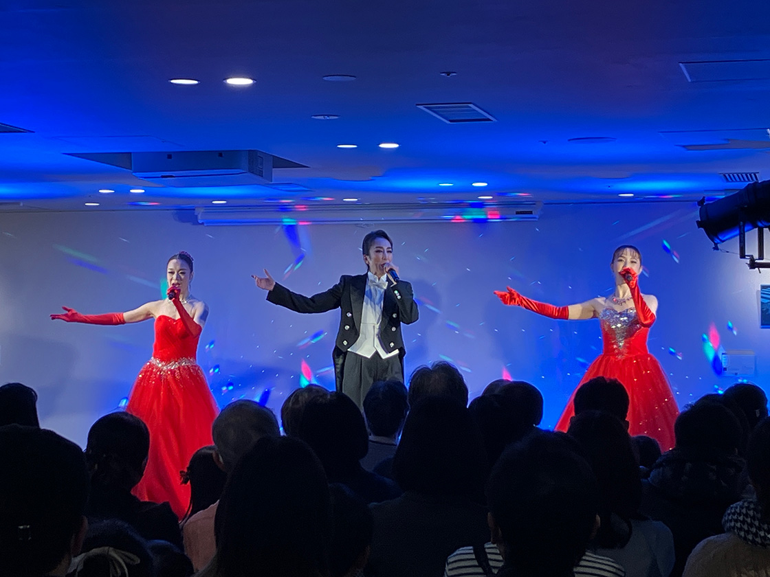 元宝塚歌劇団 愛音羽麗、美乃杏花、珠まゆら の3人が奏でるクリスマスミニコンサート（@NORIBA10 umeda）