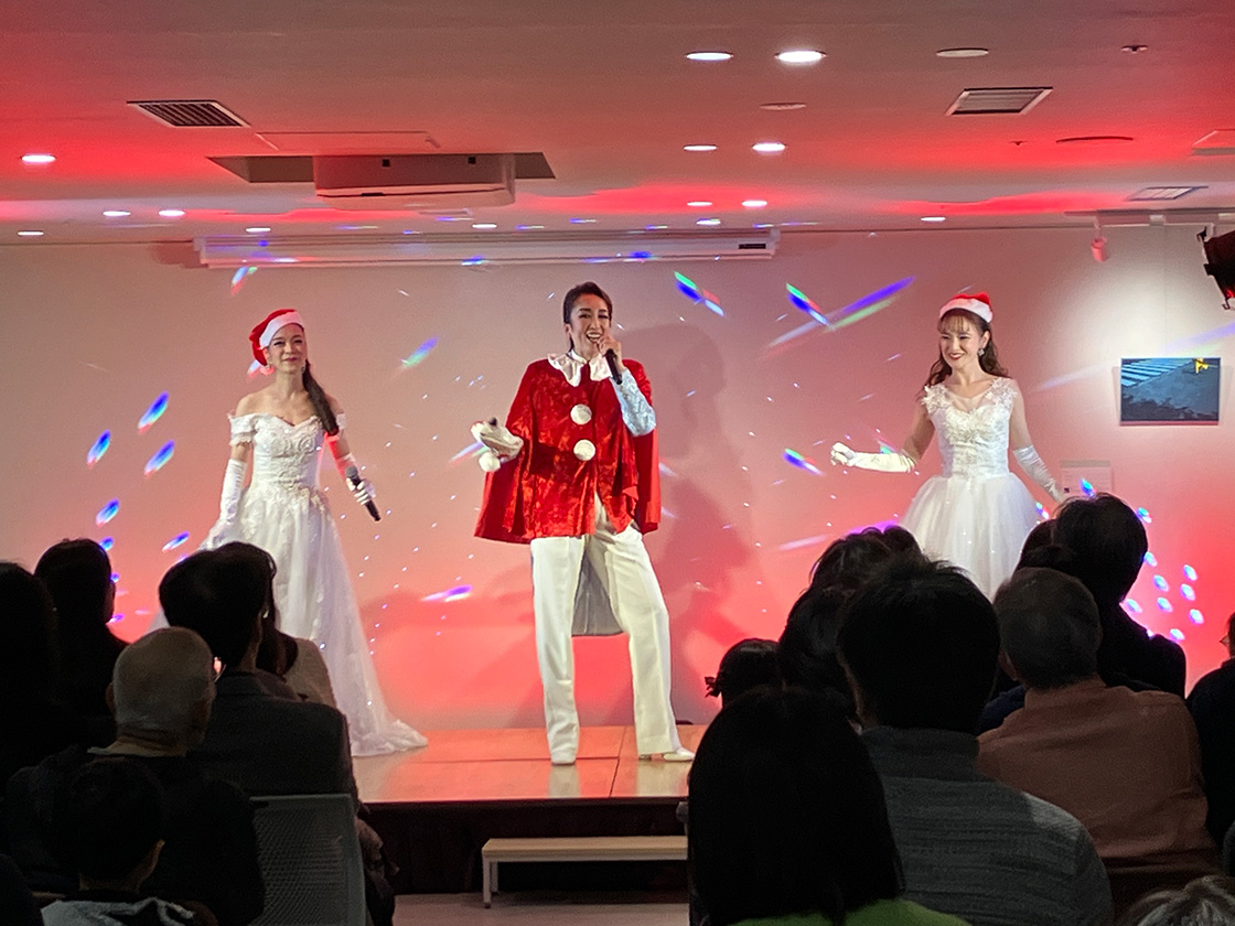 元宝塚歌劇団 愛音羽麗、美乃杏花、珠まゆら の3人が奏でるクリスマスミニコンサート（@NORIBA10 umeda）