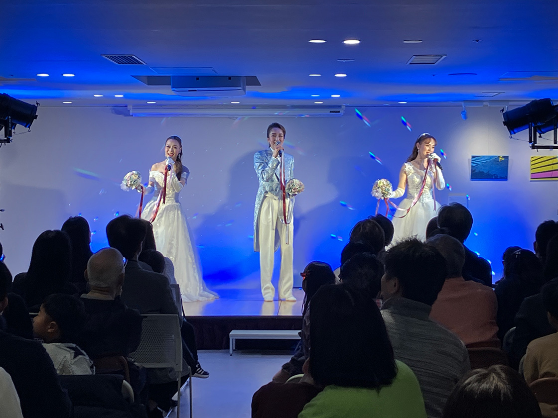 元宝塚歌劇団 愛音羽麗、美乃杏花、珠まゆら の3人が奏でるクリスマスミニコンサート（@NORIBA10 umeda）