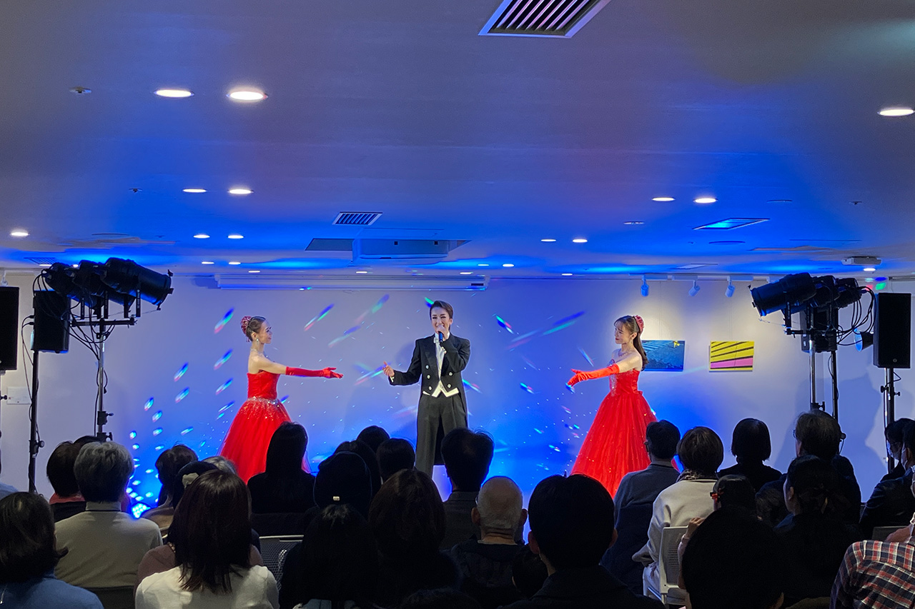 元宝塚歌劇団 愛音羽麗、美乃杏花、珠まゆら の3人が奏でるクリスマスミニコンサート（@NORIBA10 umeda）