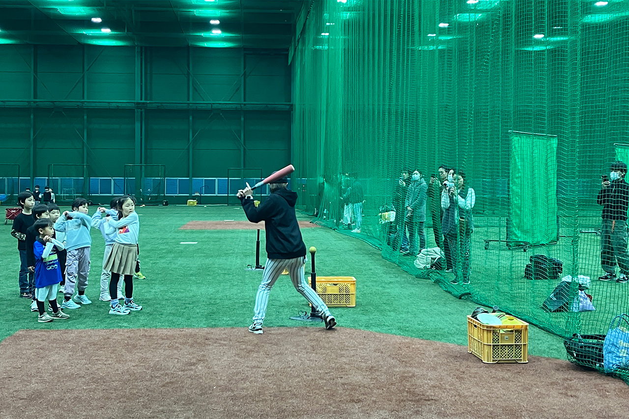 お子様向け「野球教室」in 阪神甲子園球場 室内練習場