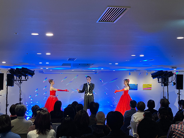 元宝塚歌劇団 愛音羽麗、美乃杏花、珠まゆら の３人が奏でるクリスマスミニコンサート（@NORIBA10 umeda）