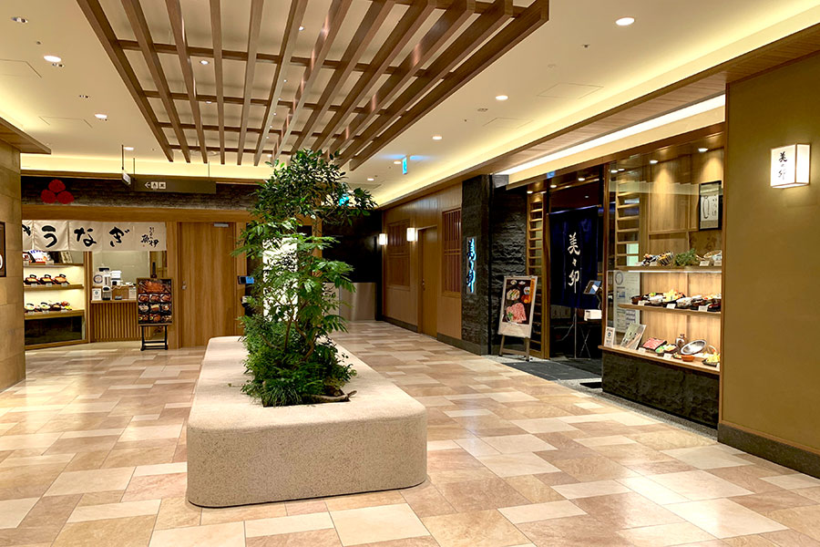「阪神梅田本店」9階レストランの様子