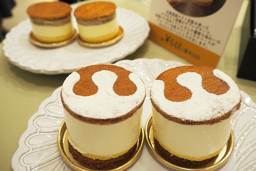 手前より、阪急うめだ本店限定「生バターサンド ジャージーミルク」1個・648円(数量限定)、季節限定「生バターサンド 和栗」1個・724円