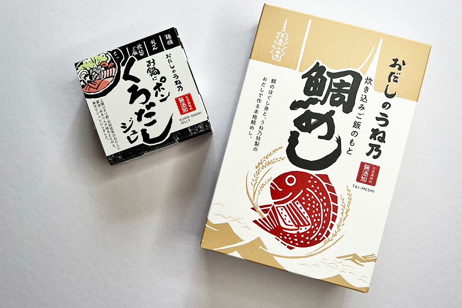 お鍋やおでん、麺類も調味料いらずで味が決まる「お鍋にポンくろだしジュレ」1個入り389円。新製品の炊き込みご飯のもと1296円