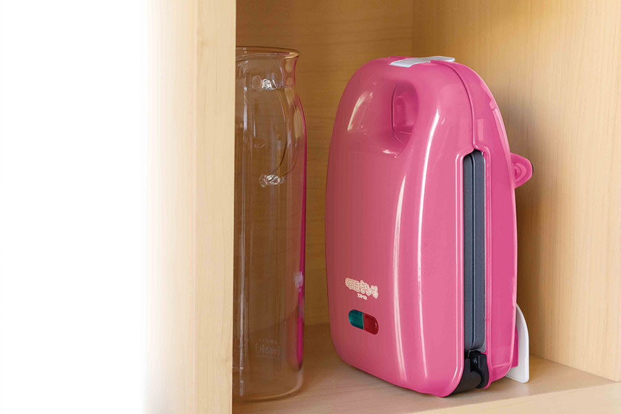 立てて収納できるので、狭いキッチンでも置く場所に困らない