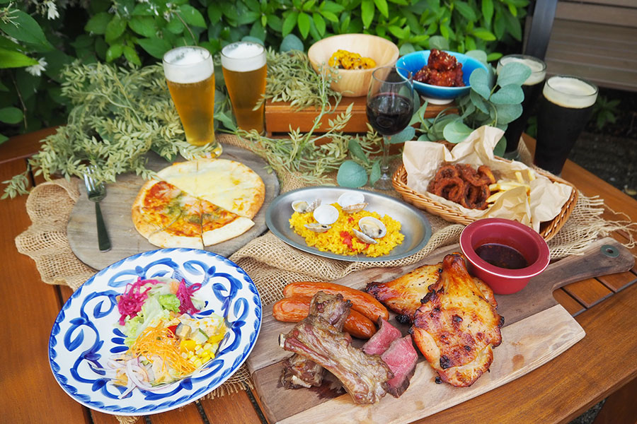 食べ＆飲み放題に加え、BBQプレートが付く「プレミアムプラン」（1人5800円）も