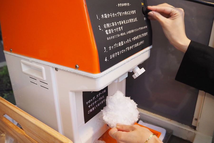 今年はセルフで作るかき氷コーナーが登場