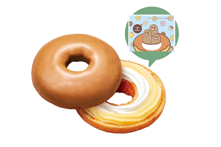 ふんわり食感のシュー生地にホイップクリームとカスタードクリームを入れ、キャラメル風味チョコをコーティングして、ドーナツの穴から「ダグトリオ」がとびだす様子をデザインしたスリーブに入れた「とびだせ！ダグトリオ キャラメルフレーバーチョコ」（216円〜）