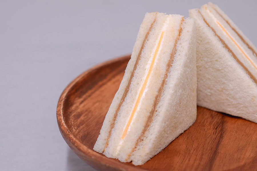 コーヒージャム、自家製バターペースト、チーズ入りの「カフェオレチーズ」（420円）