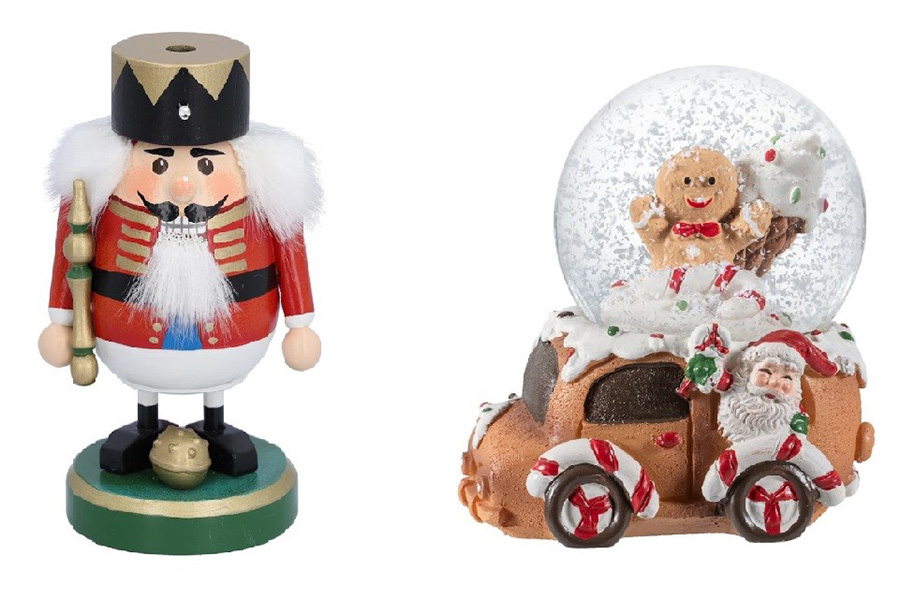 左から、『クリスマスマーケット2025』に登場するケーテ・オリジナル スモーキー 王様（2025年版9100円）、スノードーム“ジンジャーブレッドカー” （2000円）。11月19日～12月21日まで催場にて