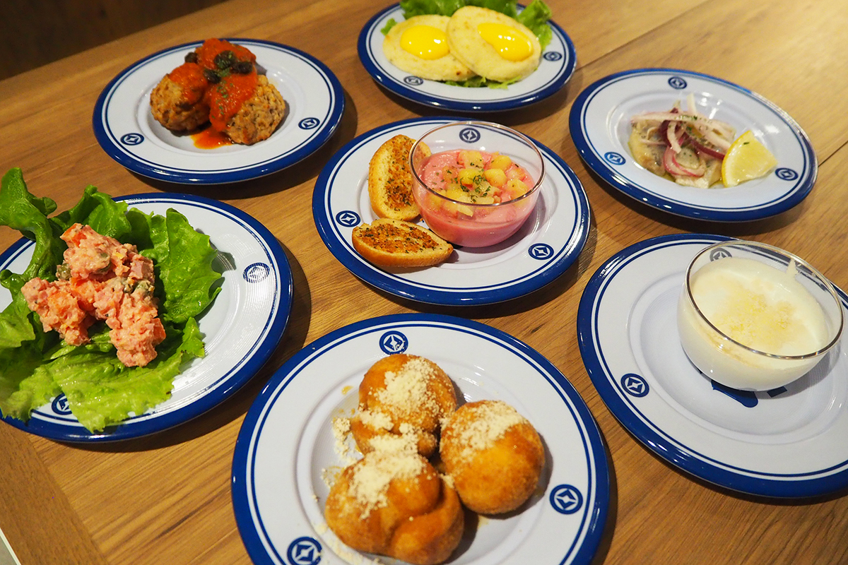日本ではレアな世界の料理（各310円）。名前から予想がつかない料理を実食するのも楽しい（Lmaga.jp撮影）